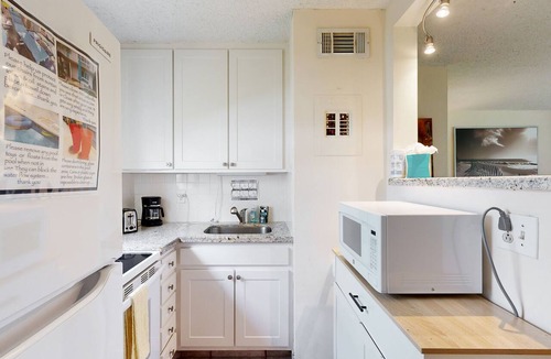 Pompano Beach Condo | One block from Pompano Beach - condo w/shared heated pool & sundeck