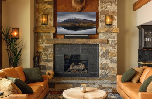 Mount Crested Butte Condo | One-of-a-kind Ski-in/out Mountain Experience! Private HOT TUB!