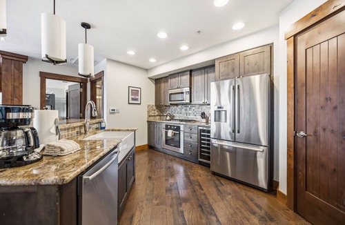 Peak 8 Apartment | One Ski Hill Place 2BR — gondola views & parking