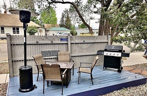 Westcliffe House | Open Concept, full kitchen , and sleeping for 6, dogs allowed