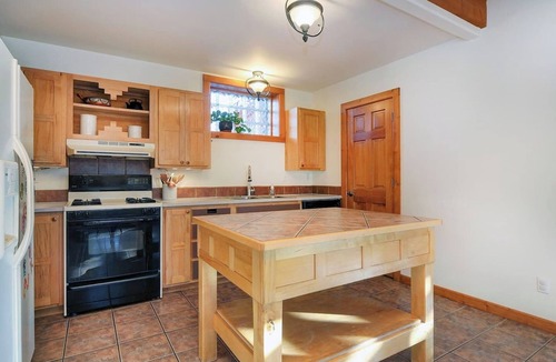Salida House | Our sunny, solar-powered home is located on the biking path that leads to Salida’s quaint downtown. The house has a rural feel and fantastic panoramic views, but is just 3 miles from all the restaurants, galleries, shops, and parks of Salida.