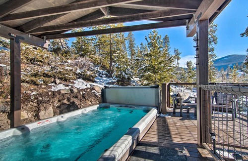 Grand Lake House | Outdoor Kitchen & Swim Spa: 1-Acre Grand Lake Home