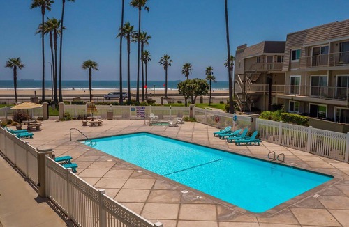 Port Hueneme Condo | Outstanding 2 bedroom Ocean front condo - Pet friendly!