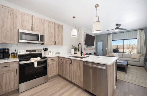 Granby House | Outstanding Pet Friendly 2 bed luxury townhome & lots of amenities