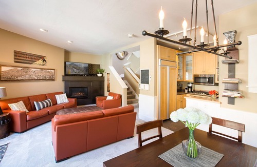 Telluride House | PACIFIC PLACE TOO- Delightful Downtown Hideaway w/Walk-to-Ski, Views!