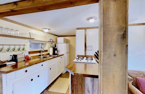 Spanish Valley Cabin | Pack Creek ~ Creekside East | 1 Bed, 1 Bath