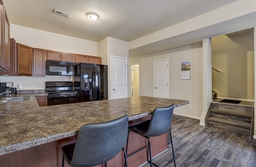 Southeast Colorado Springs House | Painted Sky Corporate Oasis-Mountain View-King Bed