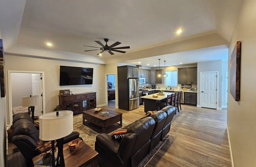 Montrose House | Painted Sky Hideaway