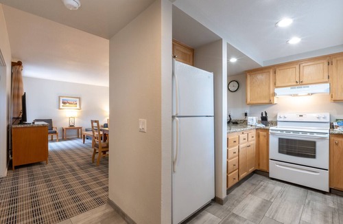 Baristo Hotel | Palm Springs Desert Gem! Outdoor Pool, Full Kitchen, Free Parking