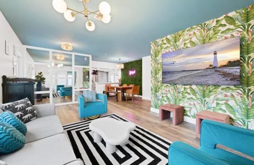 Poinsettia Heights Villa | Palms Retreat! Giant Heated Pool-HotTub-FirePit-5Min2Beach-Pets-EV Chgr