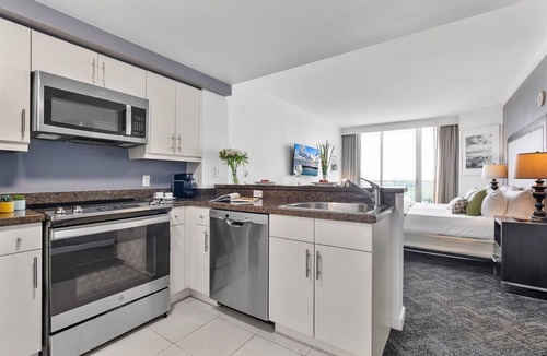 Coconut Grove Apartment | Panoramic Bay View Suite | Coconut Grove Retreat