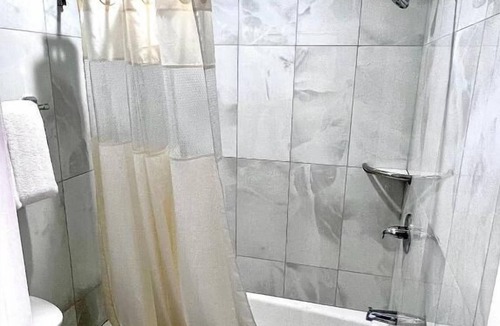 South Montebello Hotel | Paradise Inn