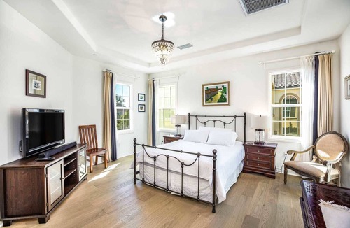 Lake Forest House | Paradise on Torosa