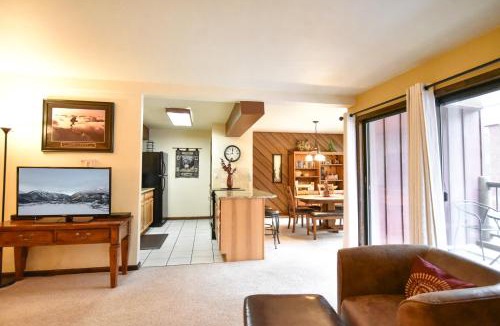 Four O'Clock Apartment | Park Place Torreys Peak Condo: Ski-In, Downtown Breck