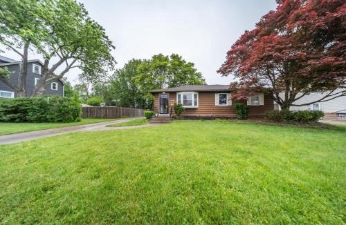 Parma House | Parma 3 bed 2 bath, king bed