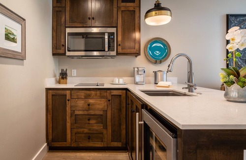 Paso Robles Condo | Paso Park Suite 203-Downtown Paso Robles Park-Side Suite with Balcony!