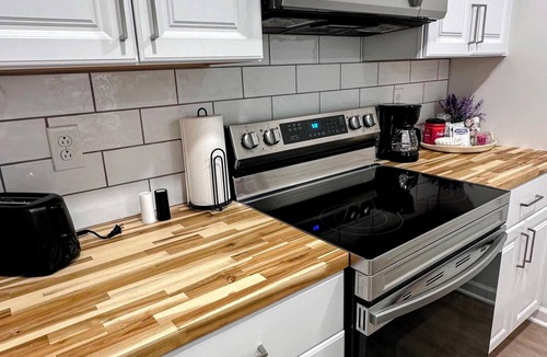 Hamilton House | Patchwork Paradise B - New 2BR Home 3 Blocks from Missouri Star