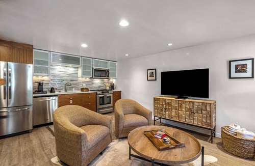 South Capitol House | Peaceful and Convenient, Inviting Patio