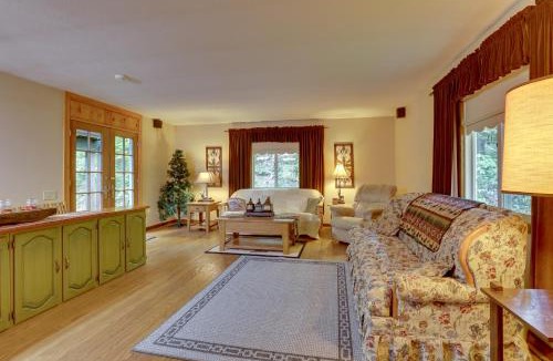 Carrollton House | Peaceful Carrollton Retreat w/Deck & Fire Pit!