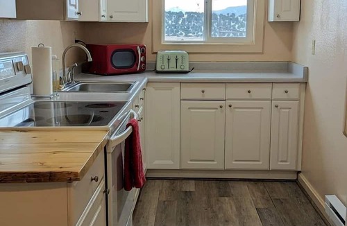 Canon City Cottage | Peaceful Cozy Cottage with Large Patio and Grill for an Unforgettable Family Escape in Canon City, Colorado