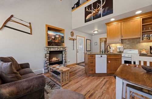 Fall River Estates Condo | Peaceful Fall River Suite Fireplace Close to RMNP