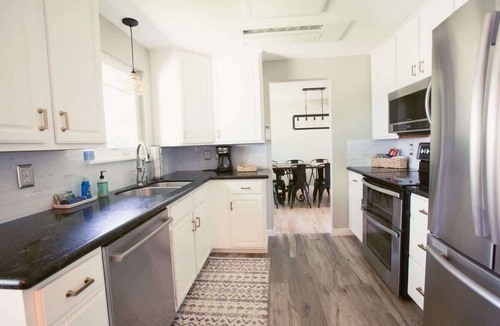 Broomfield House | Peaceful Farmhouse Retreat | Hot Tub | Sleeps 15