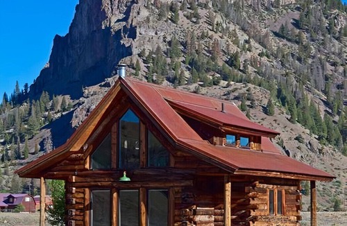 Creede Cabin | Peaceful mountain cabin walking distance to Rio Grande River