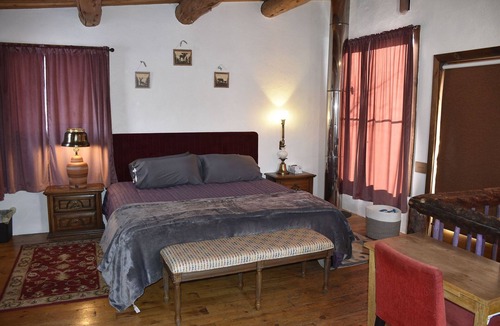 Arroyo Seco Cabin | Peaceful New Mexican Charm, Jacuzzi, Walk To Arroyo Seco, Pets Welcome