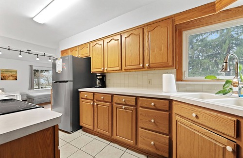 Akron House | Peaceful Portage Lakes Retreat Spacious 3BR on Private 1‑Acre Lot