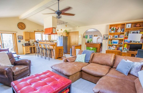 Colorado Springs House | Peaceful private 15 acres, hot tub & pond! Black forest - 25 mins from Springs