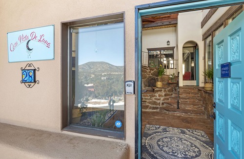 Canoncito House | Peaceful & Quaint Guesthouse - 15 min to Santa Fe Plaza - Dog welcome!