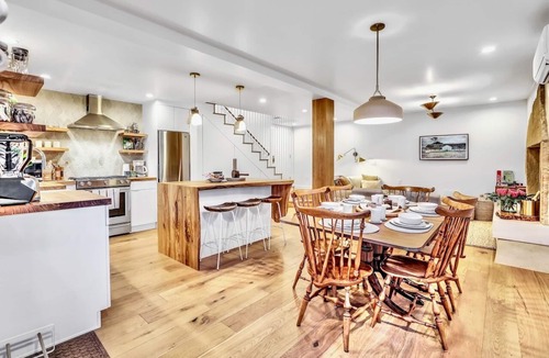 Hygiene House | Peaceful Ranch Retreat Overlooking Mustangs w/Full Kitchen & Fireplace