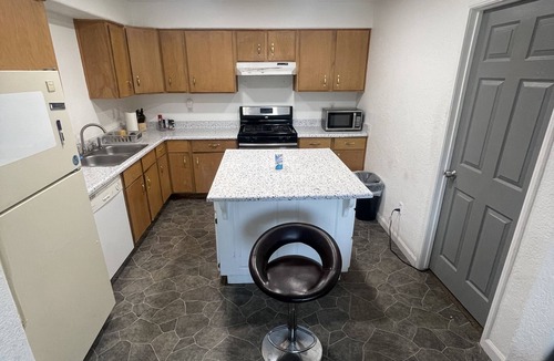Rosamond House | Peaceful vacation home near willow springs