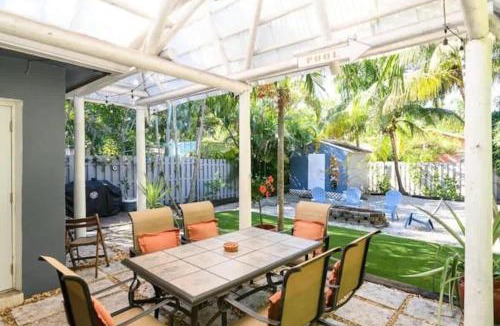 River Oaks House | Peacock Villa 2 by Dream Vacation