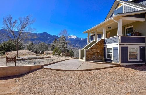 West Colorado Springs House | Peak View Guesthouse - Walk to Garden of the Gods - Hot Tub - Epic Views!