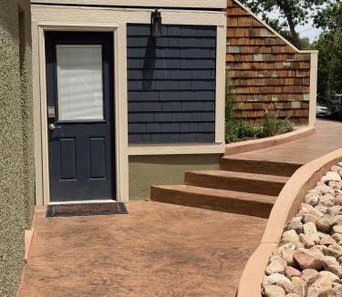 West Colorado Springs House | Peak View Guesthouse - Walk to Garden of the Gods - Hot Tub - Epic Views!