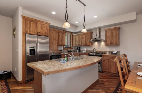 Bear Crossing House | Peaks, Pines & Hot Tub Soaks