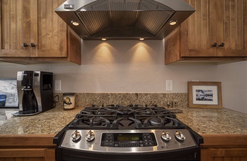 Bear Crossing House | Peaks, Pines & Hot Tub Soaks