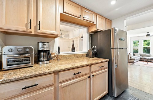 Downtown House | Pearl St Perfection – Rooftop Deck, Mountain Views, Trails & Downtown