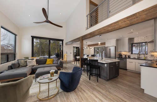 Baldy Mountain House | Peerless Retreat: Modern Home w/4 King Ensuites, Views & Hot Tub