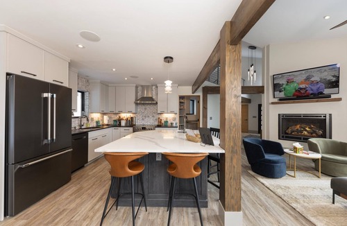 Baldy Mountain House | Peerless Retreat: Modern Home w/4 King Ensuites, Views & Hot Tub