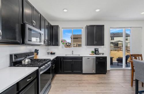 Centerra House | Pelican Landing Modern 3BD in Lakes at Centerra
