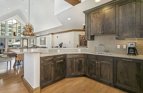 Beaver Creek Condo | Penthouse on Ice Rink! Ski-in/out! 5 Star Lux! Great for families. No lobby!
