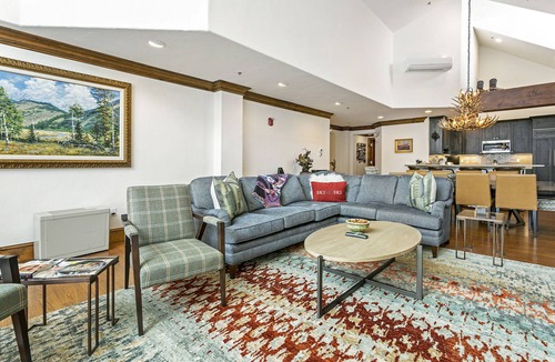 Beaver Creek Condo | Penthouse on Ice Rink! Ski-in/out! 5 Star Lux! Great for families. No lobby!