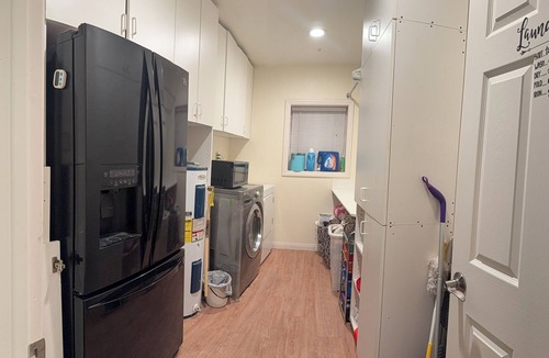 Bishop House | Perfect Bishop Getaway 1 Bed, Shared Bath! North