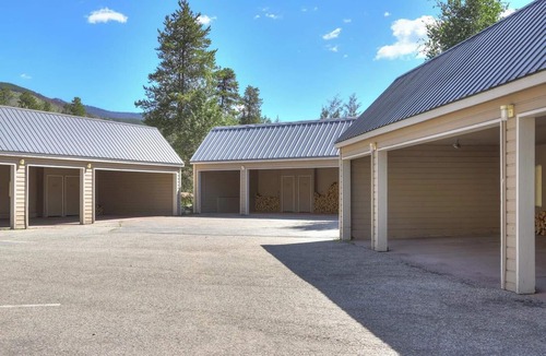 Summit Cove Condo | Perfect for families: 2 bedroom/3 bath w/hot tub + pool-minutes to Keystone!
