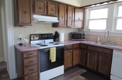 Tiffin House | Perfect Spot for Beach, Shopping, Food & Festivals