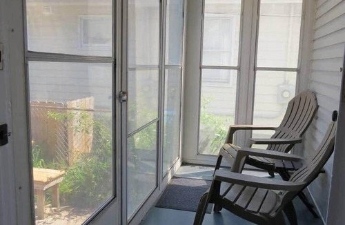 Tiffin House | Perfect Spot for Beach, Shopping, Food & Festivals