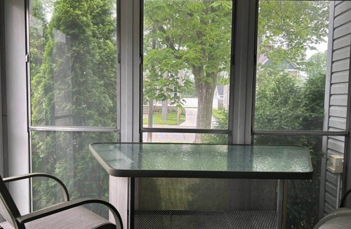Tiffin House | Perfect Spot for Beach, Shopping, Food & Festivals