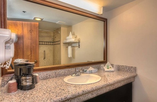 Grand Junction Hotel | Perfect Vacation! 2 Chic Units Near Colorado River State Park! On-Site Bar!